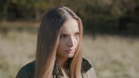 Evelin Dobos - Keresztanyu - Nyughatatlanok - De la película