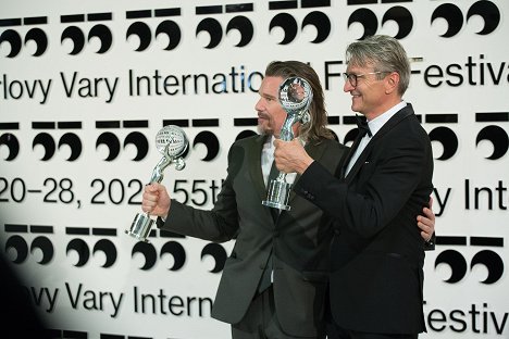 Ethan Hawke, Jan Svěrák - Slavnostní zakončení MFF Karlovy Vary 2021 - Promokuvat