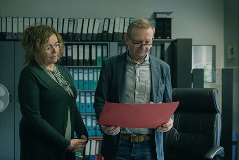 Jitka Sedláčková, Miroslav Vladyka - Ochránce - Slabý kus - De la película