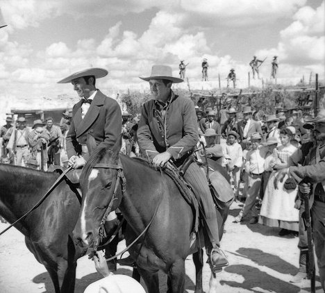 Laurence Harvey, Ken Curtis - Alamo - Z filmu