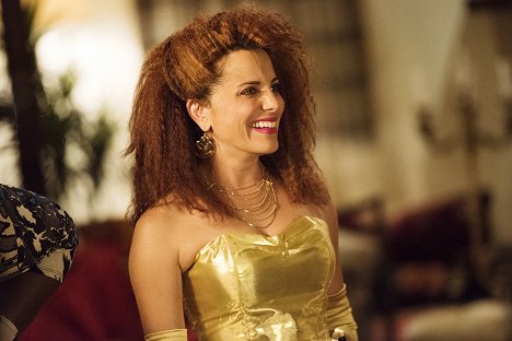 Alanna Ubach - Girlfriend's Guide to Divorce - Rule #72: It's Never Too Late to Be a Mean Girl - Do filme