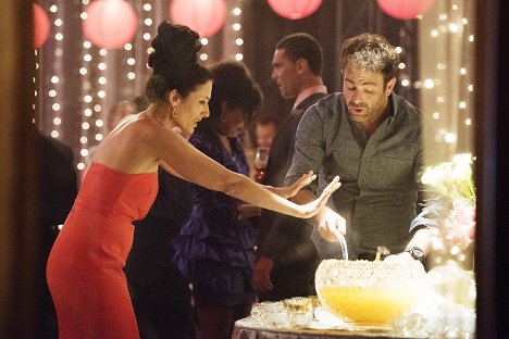 Lisa Edelstein, Paul Adelstein - Girlfriend's Guide to Divorce - Rule #72: It's Never Too Late to Be a Mean Girl - Z filmu
