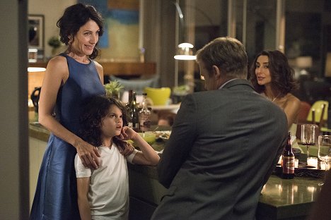 Lisa Edelstein, Dylan Schombing, Necar Zadegan - Girlfriend's Guide to Divorce - Rule #36: If You Can't Stand the Heat, You're Cooked - Filmfotos