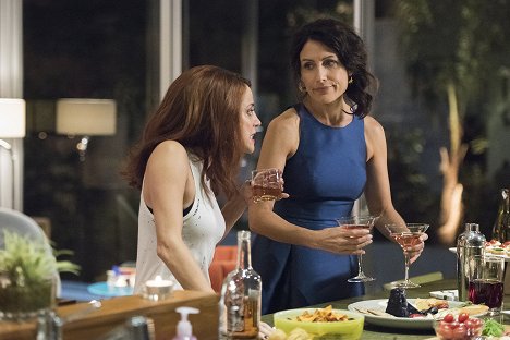 Alanna Ubach, Lisa Edelstein - Girlfriend's Guide to Divorce - Rule #36: If You Can't Stand the Heat, You're Cooked - Filmfotók