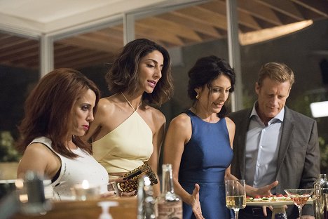 Alanna Ubach, Necar Zadegan, Lisa Edelstein, Mark Valley - Girlfriend's Guide to Divorce - Rule #36: If You Can't Stand the Heat, You're Cooked - Filmfotók