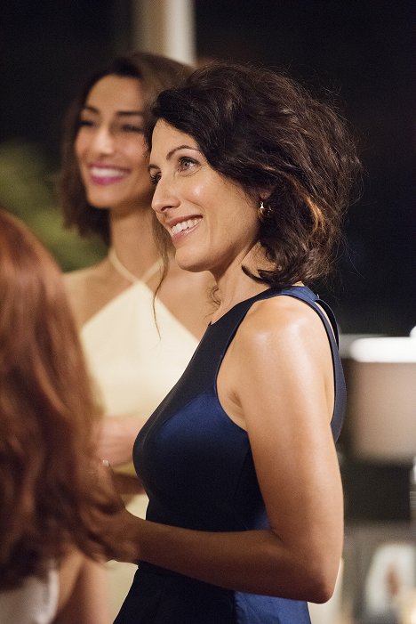 Lisa Edelstein - Girlfriend's Guide to Divorce - Rule #36: If You Can't Stand the Heat, You're Cooked - Filmfotók