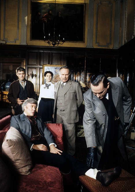 Jude Law, Robin Ellis, Denise Black, Edward Hardwicke, Jeremy Brett - Z deníku Sherlocka Holmese - Na starém zámku v Shoscombe - Z filmu