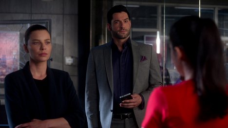 Lauren German, Tom Ellis - Lucifer - Tady si někdo četl Dantovo Peklo - Z filmu