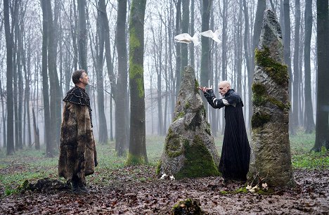 David Morrissey, Mackenzie Crook - Britannia - Episode 1 - De la película