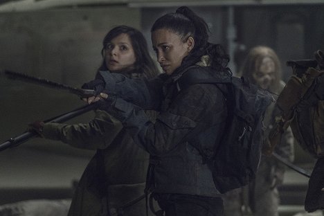 Cassady McClincy, Christian Serratos - Żywe trupy - Acheron: część pierwsza - Z filmu