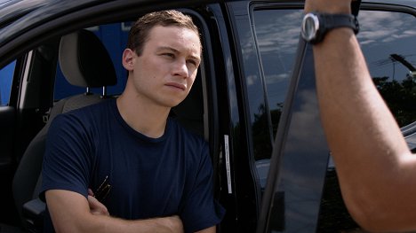 Finn Cole - Animal Kingdom - Home Sweet Home - Van film