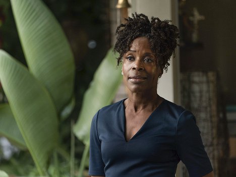 Charlayne Woodard - Animal Kingdom - Family Business - Z filmu