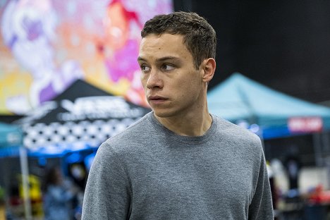 Finn Cole - Animal Kingdom - Licht und Wahrheit - Filmfotos