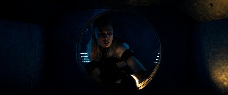 Gaia Weiss - Meander - Survival Instinct - Filmfotos
