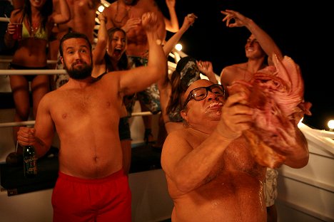 Rob McElhenney, Danny DeVito - It's Always Sunny in Philadelphia - The Gang Goes to the Jersey Shore - Photos