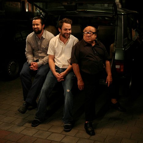 Rob McElhenney, Charlie Day, Danny DeVito - It's Always Sunny in Philadelphia - Das Klassentreffen Teil 2: Die Rache der Clique - Filmfotos