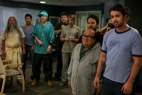 Danny DeVito, Charlie Day, Rob McElhenney - It's Always Sunny in Philadelphia - Dee Gives Birth - Photos
