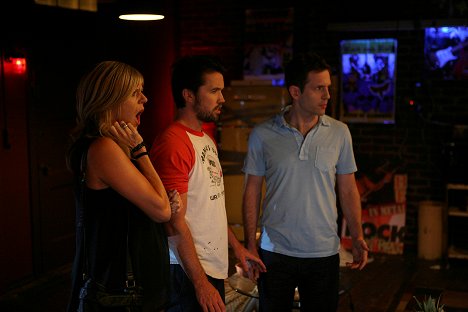 Kaitlin Olson, Rob McElhenney, Glenn Howerton - It's Always Sunny in Philadelphia - Charlie Kelly - König der Ratten - Filmfotos