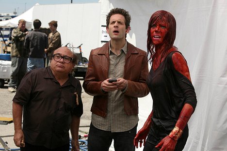 Danny DeVito, Glenn Howerton, Kaitlin Olson - It's Always Sunny in Philadelphia - Mac and Charlie Write a Movie - Z filmu