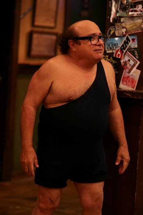 Danny DeVito - It's Always Sunny in Philadelphia - The Gang Wrestles for the Troops - Photos