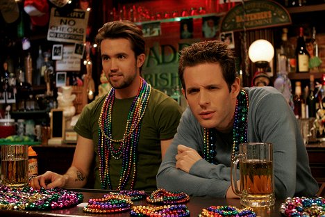 Rob McElhenney, Glenn Howerton - It's Always Sunny in Philadelphia - Charlie Goes America All Over Everybody's Ass - Van film