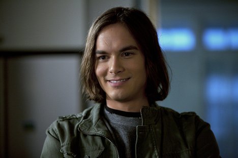 Tyler Blackburn - Pretty Little Liars - Someone to Watch Over Me - Photos