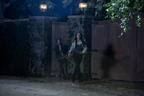 Lucy Hale, Troian Bellisario - Pretty Little Liars - My Name Is Trouble - Photos