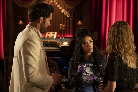 Tom Ellis, Aimee Garcia - Lucifer - Nothing Ever Changes Around Here - Photos