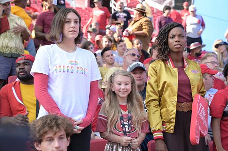 Caitlin McGee, Shiloh Bearman, Sasheer Zamata - Home Economics - 49ers Foam Finger, $7 - Photos