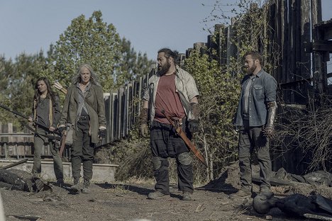 Cassady McClincy, Melissa McBride, Cooper Andrews, Ross Marquand - The Walking Dead - Out of the Ashes - Photos