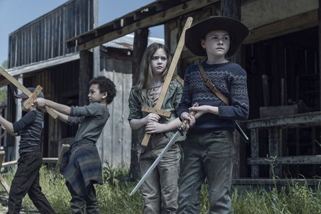 Antony Azor, Anabelle Holloway, Cailey Fleming - The Walking Dead - Aus der Asche - Filmfotos