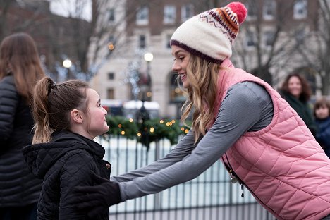 Meara Mahoney-Gross, Abigail Klein - Christmas on Ice - Liebe lässt die Herzen schmelzen - Filmfotos