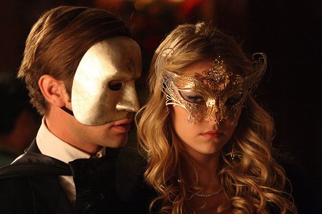 Chace Crawford, Taylor Momsen - Gossip Girl - Der Maskenball - Filmfotos
