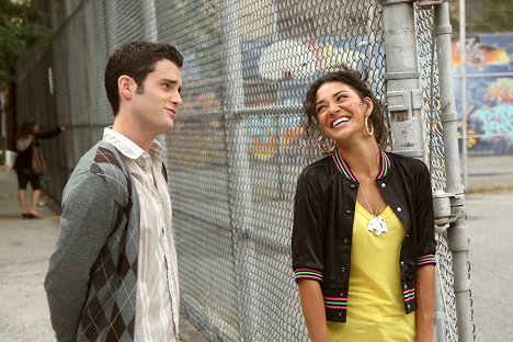 Penn Badgley, Jessica Szohr - Gossip Girl - The Handmaiden's Tale - Van film