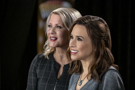 Barbara Niven, Lacey Chabert - Crossword Mysteries: Riddle Me Dead - Photos