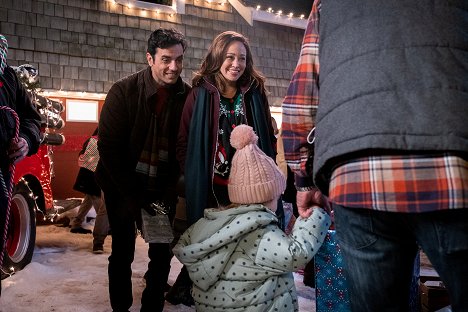 Antonio Cupo, Autumn Reeser - A Glenbrooke Christmas - De la película