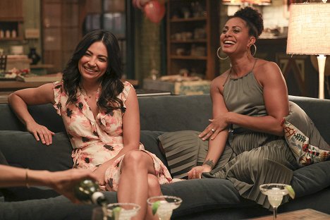 Floriana Lima, Christina Moses - A Million Little Things - Game Night - Filmfotók