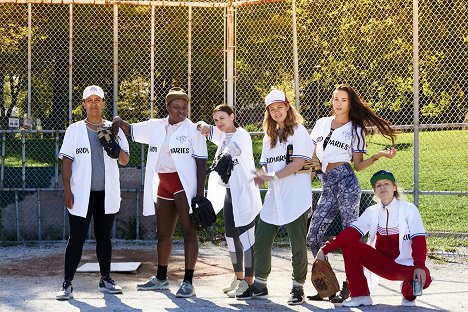 Khadijah Roberts-Abdullah, Gwenlyn Cumyn, Karen Knox - Slo Pitch - Werbefoto