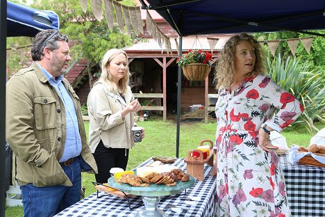 Neill Rea, Fern Sutherland, Lucy Wigmore - The Brokenwood Mysteries - Something Nasty in the Market - Photos