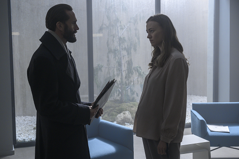 Joseph Fiennes, Yvonne Strahovski - The Handmaid's Tale - Wildnis - Filmfotos