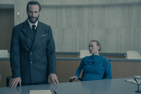Joseph Fiennes, Yvonne Strahovski - Opowieść podręcznej - Testimony - Z filmu