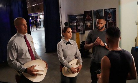 Coby Bell, Lindsey Morgan, Jeff Pierre - Walker - Mehar's Jacket - De la película