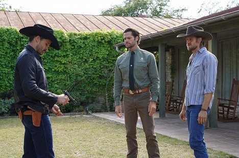 Austin Nichols, Jared Padalecki, Matt Barr - Walker - Defend the Ranch - Filmfotos
