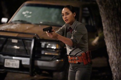 Lindsey Morgan - Walker - Defend the Ranch - Do filme