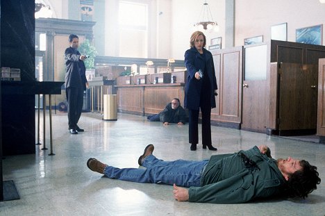 Gillian Anderson, Darren E. Burrows - The X-Files - Monday - Photos