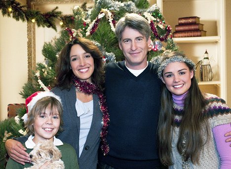 Gage Munroe, Jennifer Beals, Rick Roberts - The Night Before the Night Before Christmas - Promoción