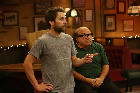 Charlie Day, Danny DeVito - It's Always Sunny in Philadelphia - The Gang Gets Quarantined - Photos