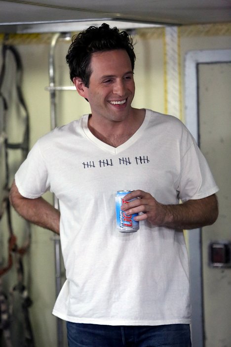 Glenn Howerton - It's Always Sunny in Philadelphia - The Gang Beats Boggs - Photos