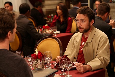 Charlie Day - Felhőtlen Philadelphia - The Gang Spies Like U.S. - Filmfotók