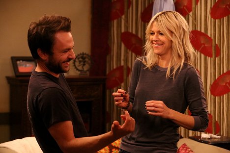 Charlie Day, Kaitlin Olson - It's Always Sunny in Philadelphia - The Gang Misses the Boat - Photos